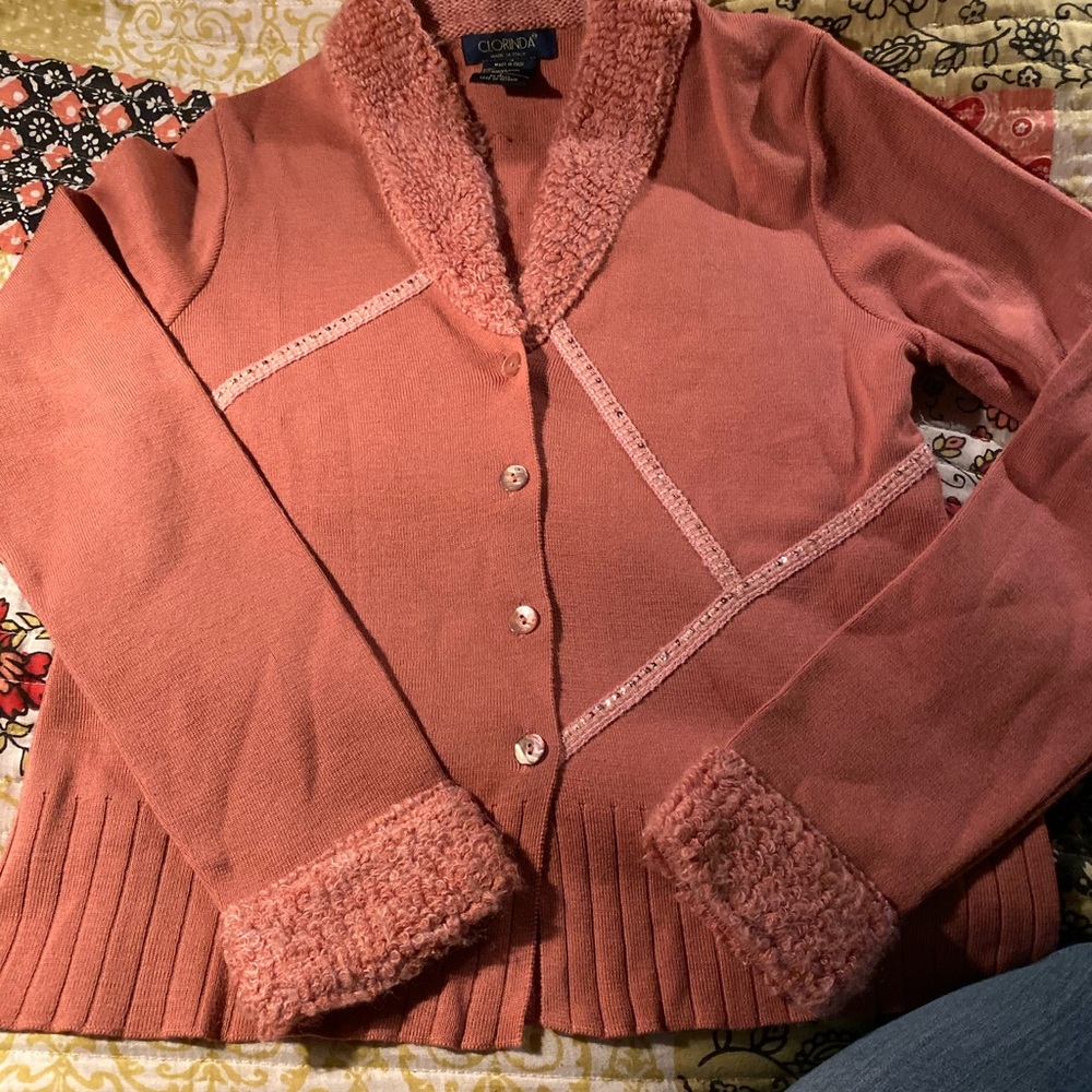 Ladies “Clorinda” mauve button down sweater. Made in Italy “L” size